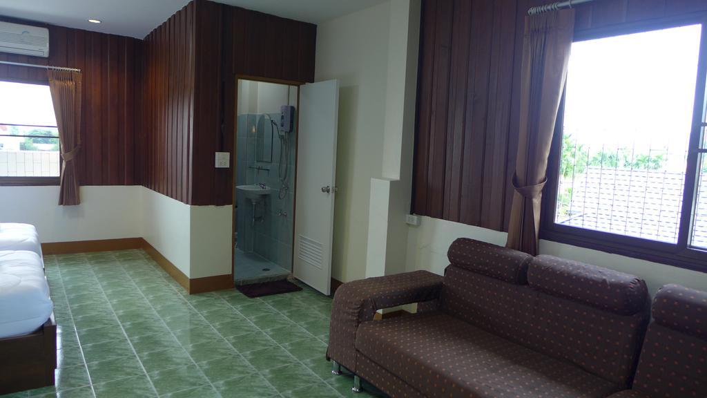 Phrasing Guesthouse Чиангмай Екстериор снимка