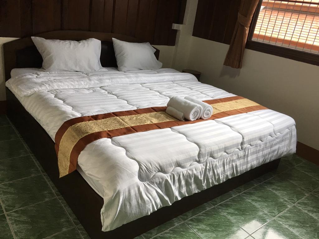 Phrasing Guesthouse Чиангмай Екстериор снимка